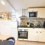 Urban Flat 42 - Luxury Flat