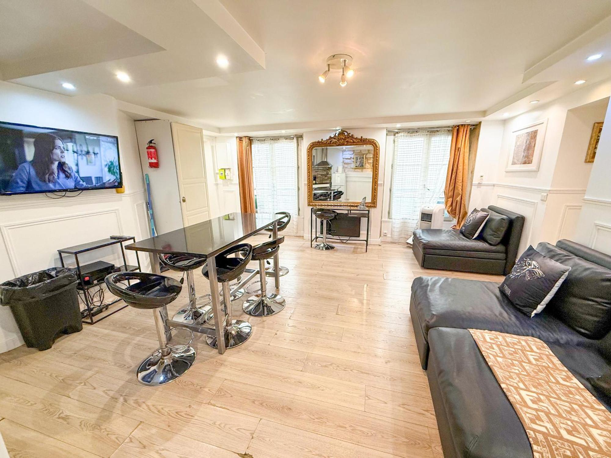 Urban Flat 42 - Luxury Flat Apartment